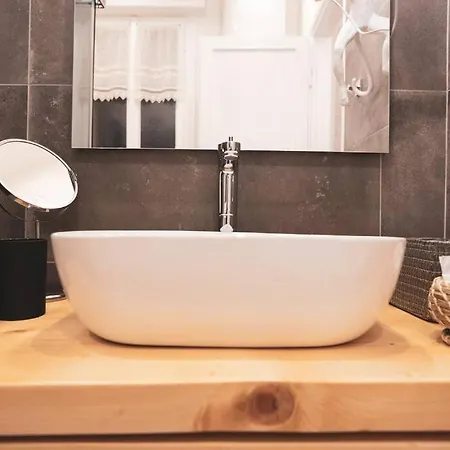 Apartament Insidewonderfulcomo